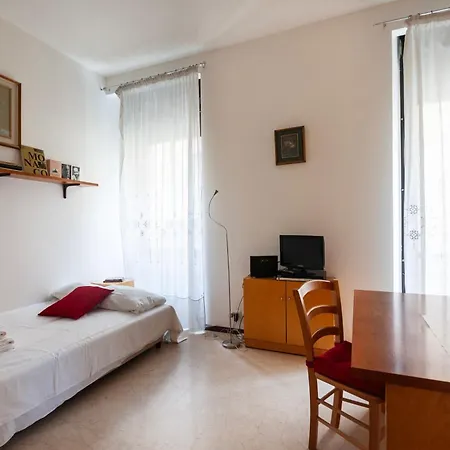 Apartment Youhosty - Lecco 11 *